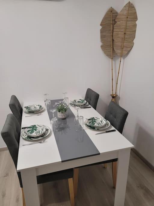 Appartement Tout Equipe En Rez-De-Jardin Entre Gard Et Ardeche Saint-Julien-de-Peyrolas Dış mekan fotoğraf