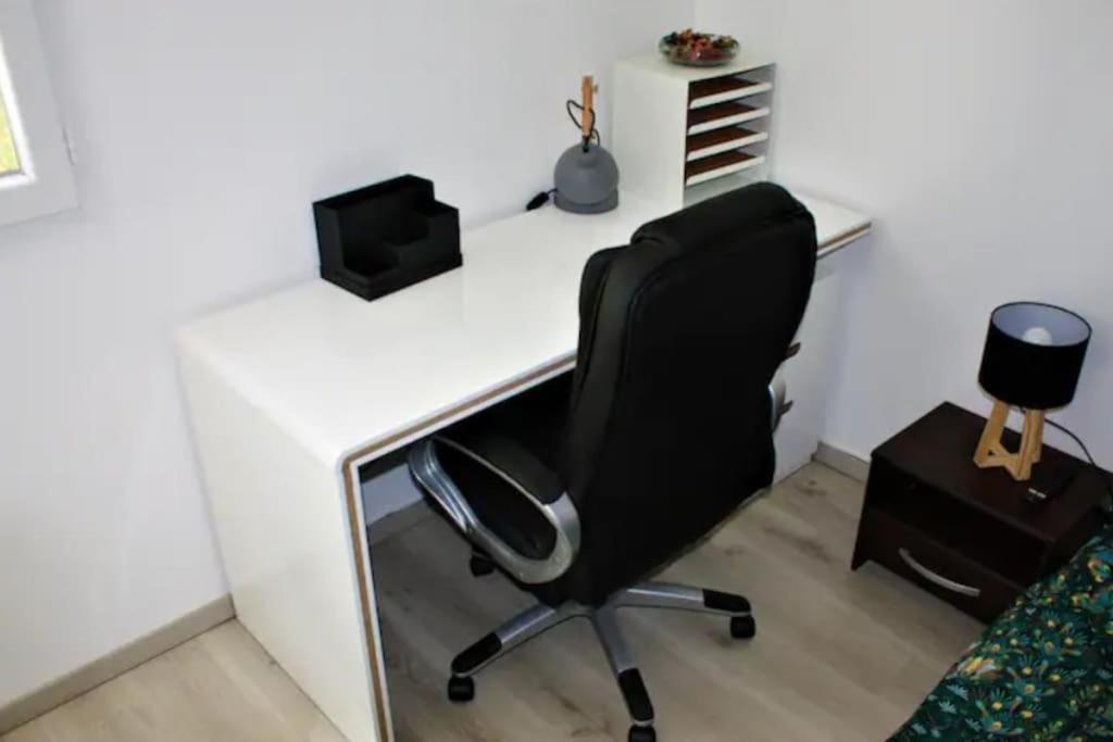 Appartement Tout Equipe En Rez-De-Jardin Entre Gard Et Ardeche Saint-Julien-de-Peyrolas Dış mekan fotoğraf