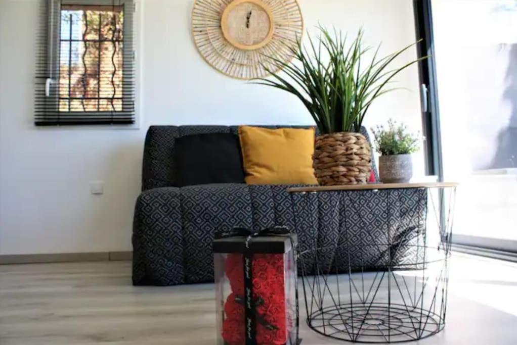 Appartement Tout Equipe En Rez-De-Jardin Entre Gard Et Ardeche Saint-Julien-de-Peyrolas Dış mekan fotoğraf